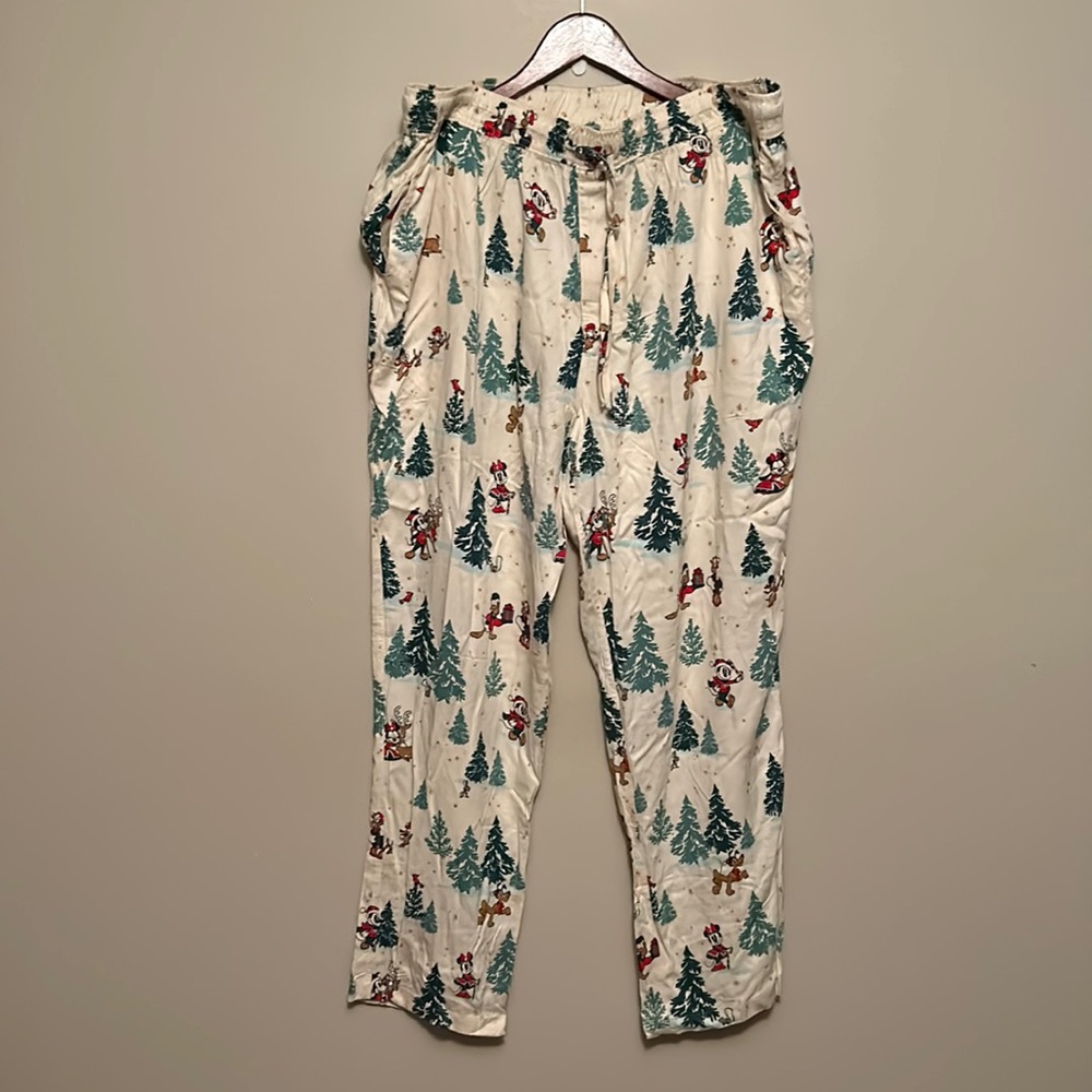 Disney men’s XL pajama bottoms. Holiday